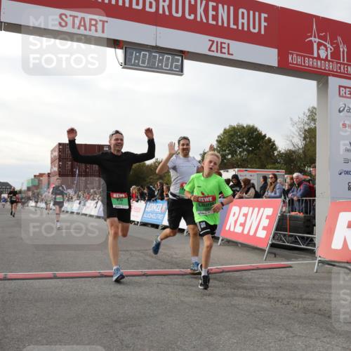 03.10.2025 - Köhlbrandbrückenlauf Yannick Fuchs http://msf.ph/oto/8983454 03.10.2025 16:07:00 Ziel 7174, 7228, 7263, 7322, 7995, 8866, 8967, 9416, 9417 meine-sportfotos.de