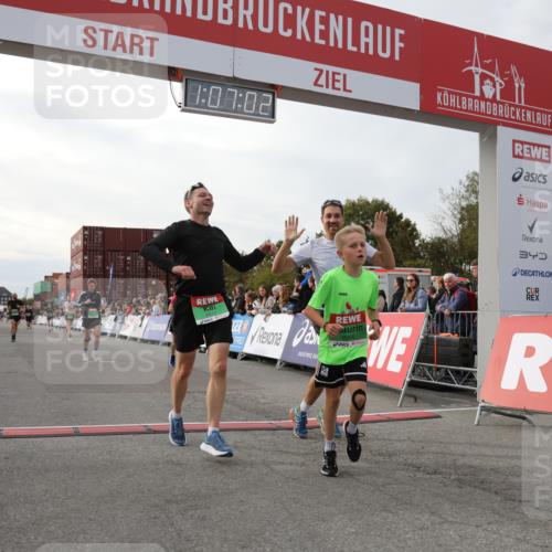 03.10.2025 - Köhlbrandbrückenlauf Yannick Fuchs http://msf.ph/oto/8983458 03.10.2025 16:07:00 Ziel 7174, 7228, 7263, 7322, 7995, 8866, 8967, 9416, 9417 meine-sportfotos.de