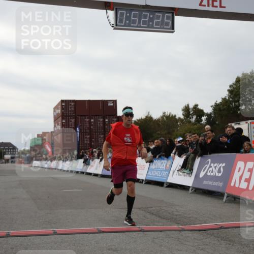 03.10.2025 - Köhlbrandbrückenlauf Yannick Fuchs http://msf.ph/oto/8983459 03.10.2025 15:52:24 Ziel 9269, 9602 meine-sportfotos.de