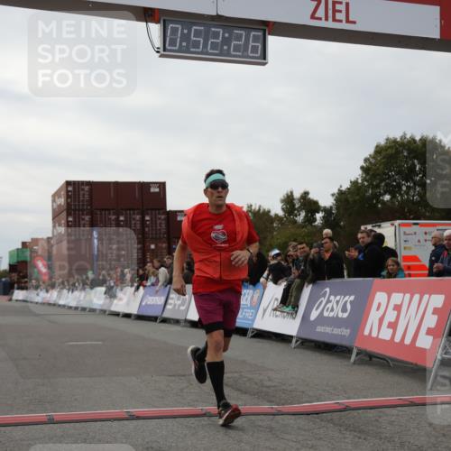 03.10.2025 - Köhlbrandbrückenlauf Yannick Fuchs http://msf.ph/oto/8983462 03.10.2025 15:52:24 Ziel 9269, 9602 meine-sportfotos.de