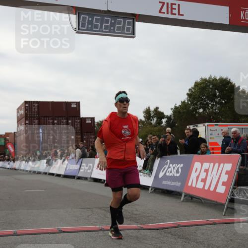 03.10.2025 - Köhlbrandbrückenlauf Yannick Fuchs http://msf.ph/oto/8983464 03.10.2025 15:52:24 Ziel 9269, 9602 meine-sportfotos.de