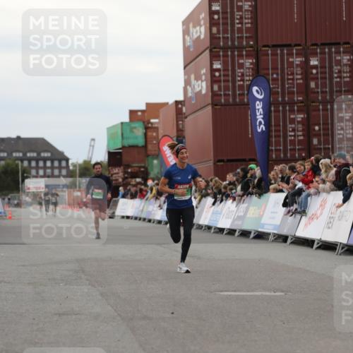 03.10.2025 - Köhlbrandbrückenlauf Yannick Fuchs http://msf.ph/oto/8983479 03.10.2025 15:53:01 Ziel 9461, 9591 meine-sportfotos.de
