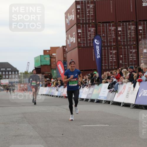 03.10.2025 - Köhlbrandbrückenlauf Yannick Fuchs http://msf.ph/oto/8983483 03.10.2025 15:53:02 Ziel 9461, 9591 meine-sportfotos.de