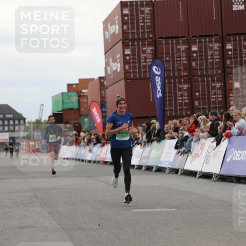 03.10.2025 - Köhlbrandbrückenlauf Yannick Fuchs http://msf.ph/oto/8983484 03.10.2025 15:53:02 Ziel 9461, 9591 meine-sportfotos.de