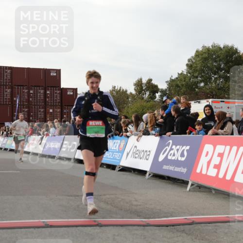 03.10.2025 - Köhlbrandbrückenlauf Yannick Fuchs http://msf.ph/oto/8983485 03.10.2025 16:07:03 Ziel 7174, 7228, 7322, 7995, 8026, 8847, 8866, 9416, 9417 meine-sportfotos.de