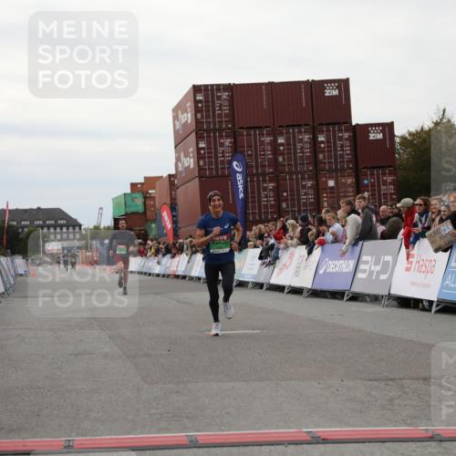 03.10.2025 - Köhlbrandbrückenlauf Yannick Fuchs http://msf.ph/oto/8983488 03.10.2025 15:53:03 Ziel 9461, 9591 meine-sportfotos.de