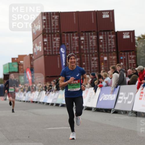 03.10.2025 - Köhlbrandbrückenlauf Yannick Fuchs http://msf.ph/oto/8983493 03.10.2025 15:53:03 Ziel 9461, 9591 meine-sportfotos.de