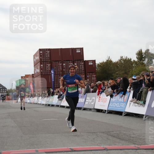 03.10.2025 - Köhlbrandbrückenlauf Yannick Fuchs http://msf.ph/oto/8983495 03.10.2025 15:53:04 Ziel 9461, 9591 meine-sportfotos.de