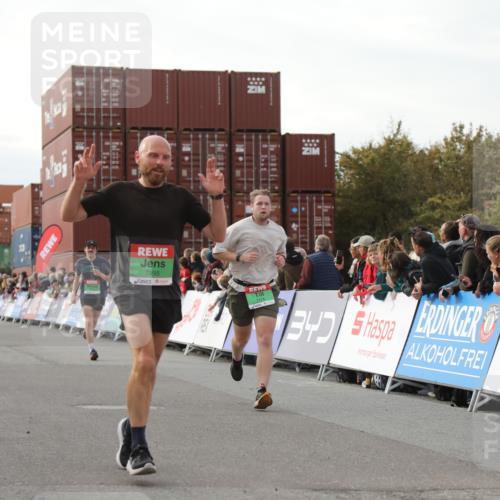 03.10.2025 - Köhlbrandbrückenlauf Yannick Fuchs http://msf.ph/oto/8983496 03.10.2025 16:07:05 Ziel 7174, 7228, 7322, 7995, 8026, 8847, 8925 meine-sportfotos.de