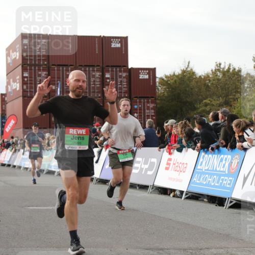 03.10.2025 - Köhlbrandbrückenlauf Yannick Fuchs http://msf.ph/oto/8983499 03.10.2025 16:07:05 Ziel 7174, 7228, 7322, 7995, 8026, 8847, 8925 meine-sportfotos.de
