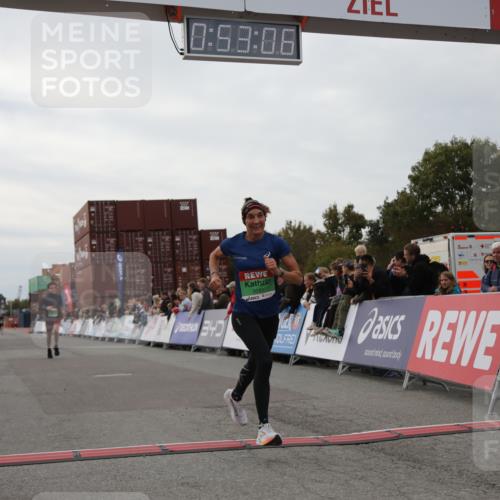 03.10.2025 - Köhlbrandbrückenlauf Yannick Fuchs http://msf.ph/oto/8983502 03.10.2025 15:53:04 Ziel 9461, 9591 meine-sportfotos.de