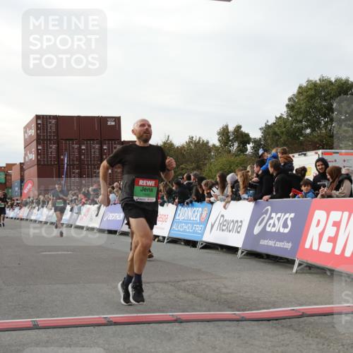 03.10.2025 - Köhlbrandbrückenlauf Yannick Fuchs http://msf.ph/oto/8983505 03.10.2025 16:07:05 Ziel 7174, 7228, 7322, 7995, 8026, 8847, 8925 meine-sportfotos.de