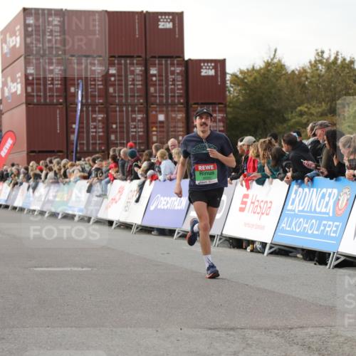 03.10.2025 - Köhlbrandbrückenlauf Yannick Fuchs http://msf.ph/oto/8983522 03.10.2025 16:07:07 Ziel 7174, 7228, 7560, 7995, 8026, 8847, 8925 meine-sportfotos.de