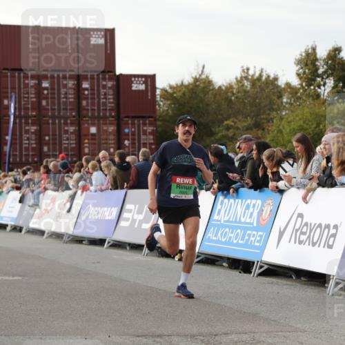 03.10.2025 - Köhlbrandbrückenlauf Yannick Fuchs http://msf.ph/oto/8983526 03.10.2025 16:07:08 Ziel 7174, 7340, 7560, 7995, 8026, 8847, 8925 meine-sportfotos.de