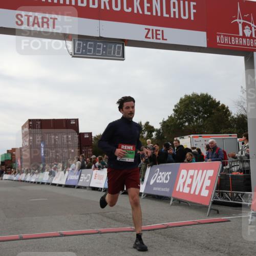 03.10.2025 - Köhlbrandbrückenlauf Yannick Fuchs http://msf.ph/oto/8983536 03.10.2025 15:53:08 Ziel 9461, 9591 meine-sportfotos.de