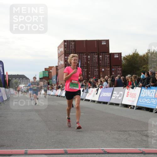03.10.2025 - Köhlbrandbrückenlauf Yannick Fuchs http://msf.ph/oto/8983543 03.10.2025 16:07:10 Ziel 7174, 7302, 7340, 7560, 8026, 8847, 8925 meine-sportfotos.de