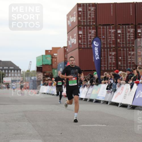 03.10.2025 - Köhlbrandbrückenlauf Yannick Fuchs http://msf.ph/oto/8983544 03.10.2025 15:53:18 Ziel 7143, 9707 meine-sportfotos.de