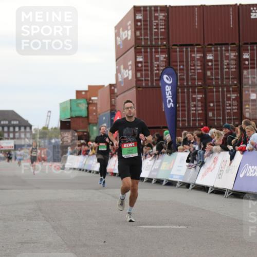 03.10.2025 - Köhlbrandbrückenlauf Yannick Fuchs http://msf.ph/oto/8983546 03.10.2025 15:53:18 Ziel 7143, 9707 meine-sportfotos.de