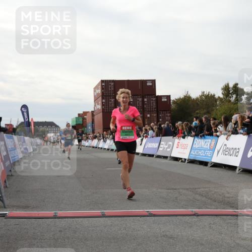 03.10.2025 - Köhlbrandbrückenlauf Yannick Fuchs http://msf.ph/oto/8983547 03.10.2025 16:07:10 Ziel 7174, 7302, 7340, 7560, 8026, 8847, 8925 meine-sportfotos.de