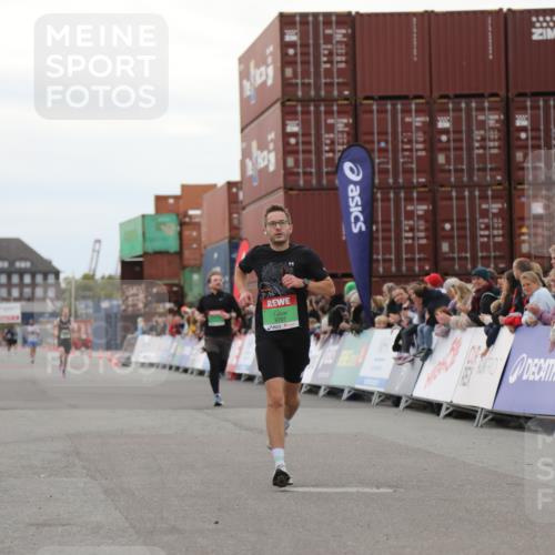 03.10.2025 - Köhlbrandbrückenlauf Yannick Fuchs http://msf.ph/oto/8983548 03.10.2025 15:53:18 Ziel 7143, 9707 meine-sportfotos.de