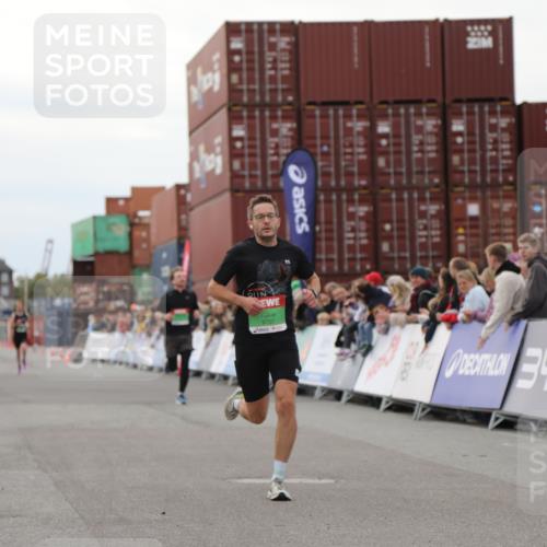 03.10.2025 - Köhlbrandbrückenlauf Yannick Fuchs http://msf.ph/oto/8983552 03.10.2025 15:53:18 Ziel 7143, 9707 meine-sportfotos.de