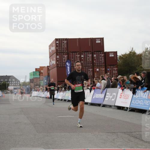 03.10.2025 - Köhlbrandbrückenlauf Yannick Fuchs http://msf.ph/oto/8983558 03.10.2025 15:53:19 Ziel 7143, 9707 meine-sportfotos.de