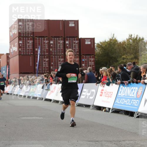 03.10.2025 - Köhlbrandbrückenlauf Yannick Fuchs http://msf.ph/oto/8983563 03.10.2025 16:07:12 Ziel 7093, 7302, 7340, 7560, 8026, 8847, 8925 meine-sportfotos.de