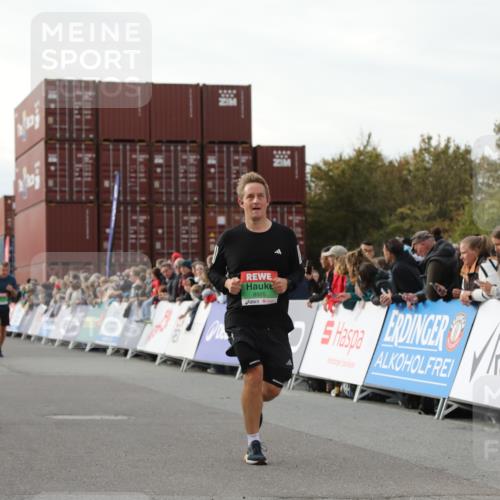 03.10.2025 - Köhlbrandbrückenlauf Yannick Fuchs http://msf.ph/oto/8983567 03.10.2025 16:07:12 Ziel 7093, 7302, 7340, 7560, 8026, 8847, 8925 meine-sportfotos.de