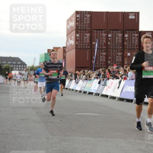 03.10.2025 - Köhlbrandbrückenlauf Yannick Fuchs http://msf.ph/oto/8983569 03.10.2025 16:07:13 Ziel 7093, 7302, 7340, 7560, 8026, 8847, 8925 meine-sportfotos.de