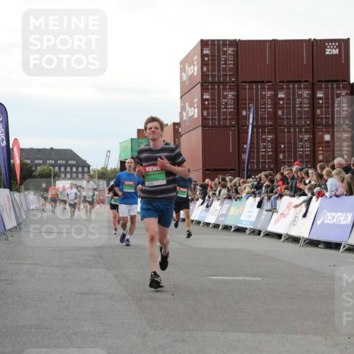 03.10.2025 - Köhlbrandbrückenlauf Yannick Fuchs http://msf.ph/oto/8983571 03.10.2025 16:07:13 Ziel 7093, 7302, 7340, 7560, 8026, 8847, 8925 meine-sportfotos.de