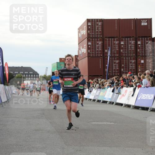 03.10.2025 - Köhlbrandbrückenlauf Yannick Fuchs http://msf.ph/oto/8983574 03.10.2025 16:07:13 Ziel 7093, 7302, 7340, 7560, 8026, 8847, 8925 meine-sportfotos.de