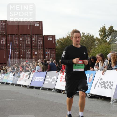 03.10.2025 - Köhlbrandbrückenlauf Yannick Fuchs http://msf.ph/oto/8983576 03.10.2025 16:07:13 Ziel 7093, 7302, 7340, 7560, 8026, 8847, 8925 meine-sportfotos.de