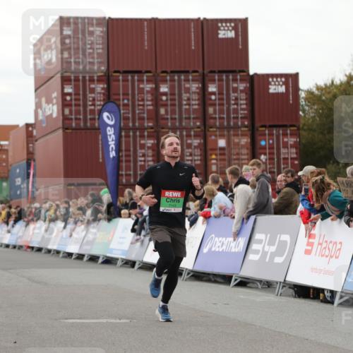 03.10.2025 - Köhlbrandbrückenlauf Yannick Fuchs http://msf.ph/oto/8983577 03.10.2025 15:53:22 Ziel 7143, 9058, 9707 meine-sportfotos.de