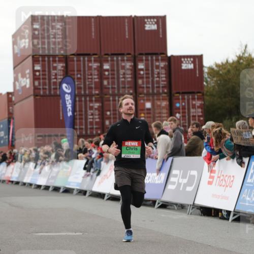 03.10.2025 - Köhlbrandbrückenlauf Yannick Fuchs http://msf.ph/oto/8983581 03.10.2025 15:53:22 Ziel 7143, 9058, 9707 meine-sportfotos.de