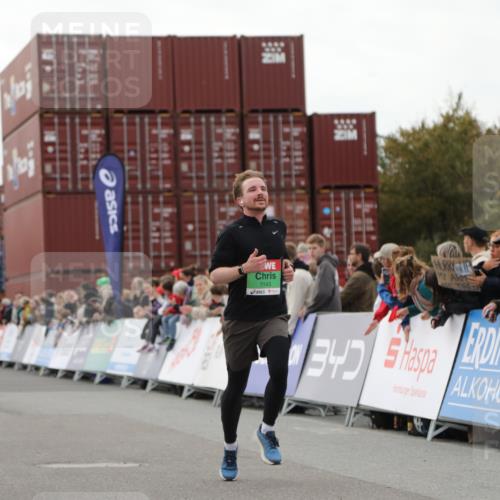 03.10.2025 - Köhlbrandbrückenlauf Yannick Fuchs http://msf.ph/oto/8983583 03.10.2025 15:53:22 Ziel 7143, 9058, 9707 meine-sportfotos.de
