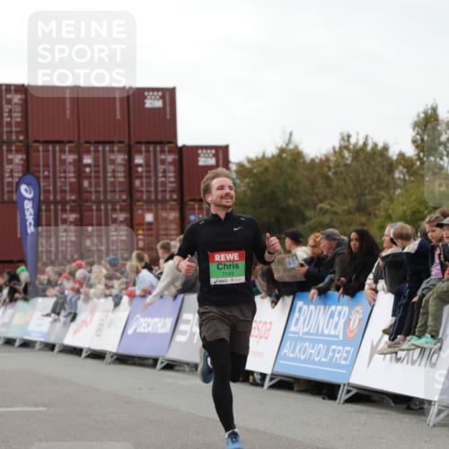 03.10.2025 - Köhlbrandbrückenlauf Yannick Fuchs http://msf.ph/oto/8983588 03.10.2025 15:53:23 Ziel 7143, 9058, 9707 meine-sportfotos.de