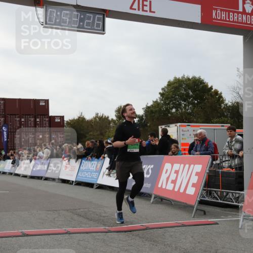 03.10.2025 - Köhlbrandbrückenlauf Yannick Fuchs http://msf.ph/oto/8983597 03.10.2025 15:53:24 Ziel 7143, 9058 meine-sportfotos.de