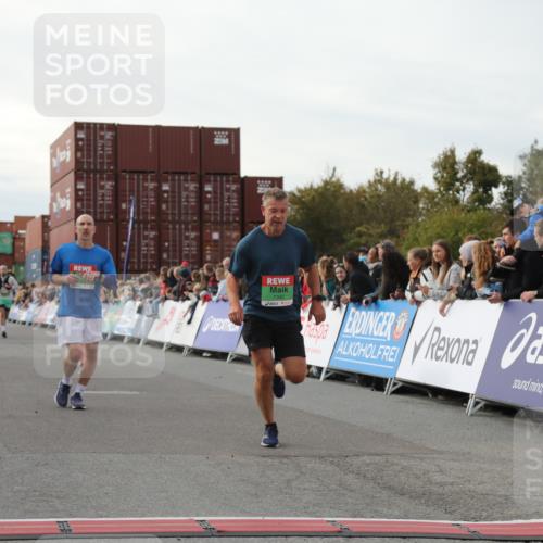 03.10.2025 - Köhlbrandbrückenlauf Yannick Fuchs http://msf.ph/oto/8983603 03.10.2025 16:07:16 Ziel 7093, 7302, 7340, 7402, 7434, 7560, 8925, 9018, 9261 meine-sportfotos.de
