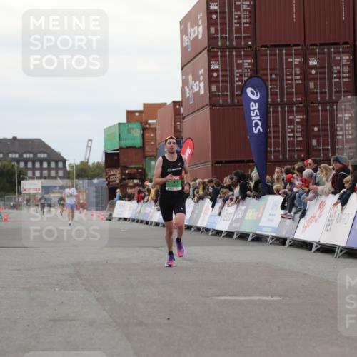 03.10.2025 - Köhlbrandbrückenlauf Yannick Fuchs http://msf.ph/oto/8983604 03.10.2025 15:53:27 Ziel 7143, 9058 meine-sportfotos.de