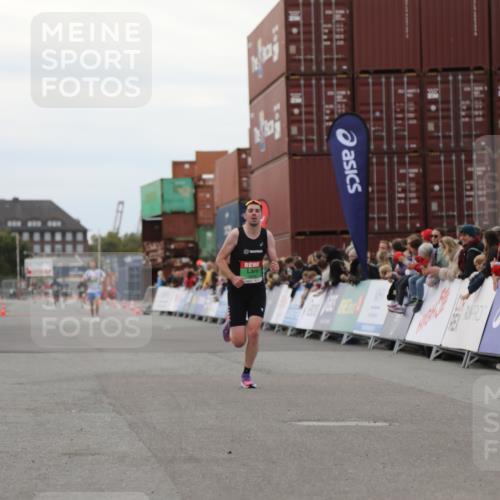 03.10.2025 - Köhlbrandbrückenlauf Yannick Fuchs http://msf.ph/oto/8983608 03.10.2025 15:53:27 Ziel 7143, 9058 meine-sportfotos.de
