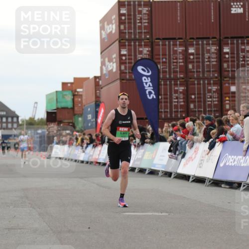 03.10.2025 - Köhlbrandbrückenlauf Yannick Fuchs http://msf.ph/oto/8983612 03.10.2025 15:53:28 Ziel 7143, 9058 meine-sportfotos.de