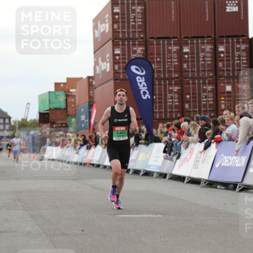 03.10.2025 - Köhlbrandbrückenlauf Yannick Fuchs http://msf.ph/oto/8983613 03.10.2025 15:53:28 Ziel 7143, 9058 meine-sportfotos.de