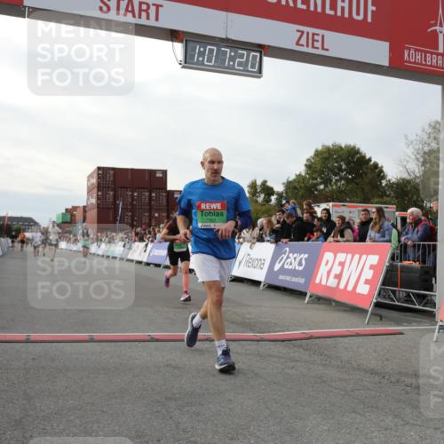 03.10.2025 - Köhlbrandbrückenlauf Yannick Fuchs http://msf.ph/oto/8983626 03.10.2025 16:07:19 Ziel 7093, 7302, 7340, 7402, 7434, 9018, 9261 meine-sportfotos.de