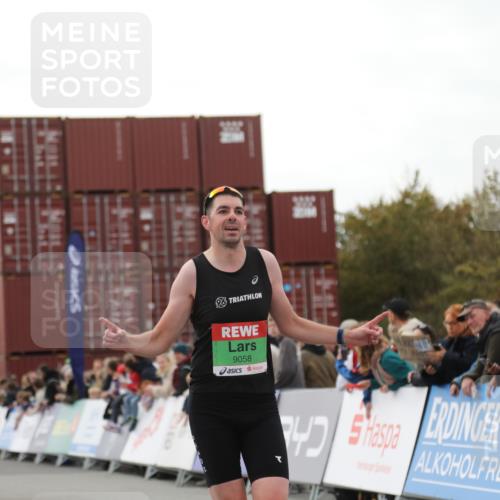 03.10.2025 - Köhlbrandbrückenlauf Yannick Fuchs http://msf.ph/oto/8983629 03.10.2025 15:53:30 Ziel 9058 meine-sportfotos.de