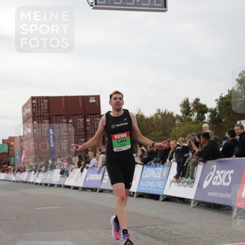 03.10.2025 - Köhlbrandbrückenlauf Yannick Fuchs http://msf.ph/oto/8983631 03.10.2025 15:53:30 Ziel 9058 meine-sportfotos.de