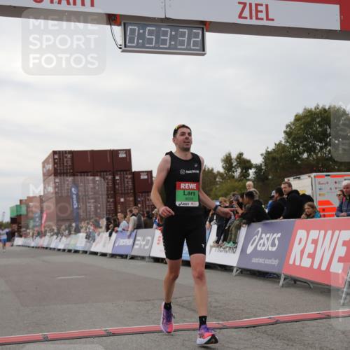 03.10.2025 - Köhlbrandbrückenlauf Yannick Fuchs http://msf.ph/oto/8983635 03.10.2025 15:53:31 Ziel 9058 meine-sportfotos.de
