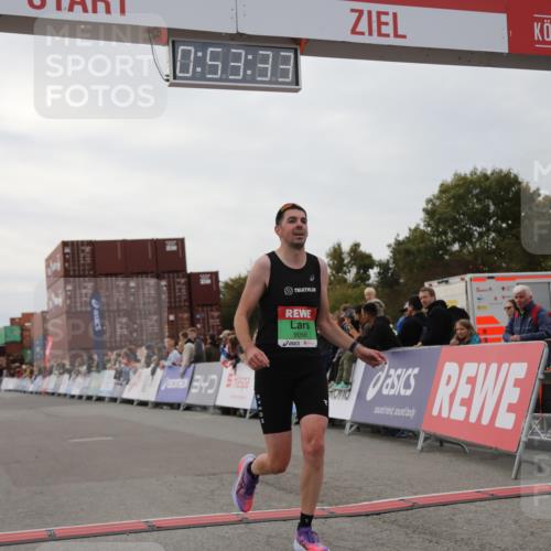 03.10.2025 - Köhlbrandbrückenlauf Yannick Fuchs http://msf.ph/oto/8983637 03.10.2025 15:53:31 Ziel 9058 meine-sportfotos.de