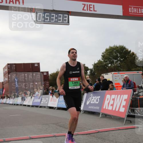 03.10.2025 - Köhlbrandbrückenlauf Yannick Fuchs http://msf.ph/oto/8983640 03.10.2025 15:53:31 Ziel 9058 meine-sportfotos.de