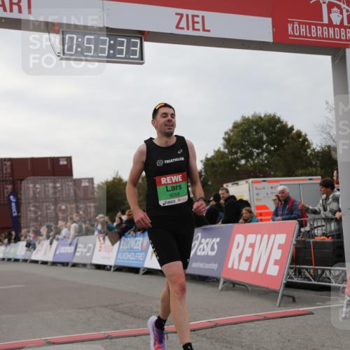 03.10.2025 - Köhlbrandbrückenlauf Yannick Fuchs http://msf.ph/oto/8983641 03.10.2025 15:53:31 Ziel 9058 meine-sportfotos.de
