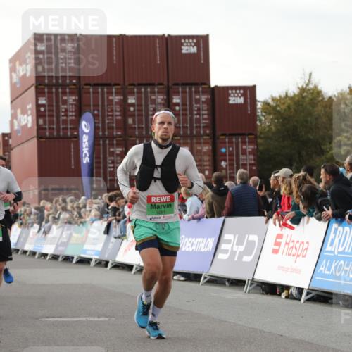03.10.2025 - Köhlbrandbrückenlauf Yannick Fuchs http://msf.ph/oto/8983650 03.10.2025 16:07:22 Ziel 7056, 7071, 7093, 7172, 7302, 7402, 7434, 7499, 9018, 9261 meine-sportfotos.de